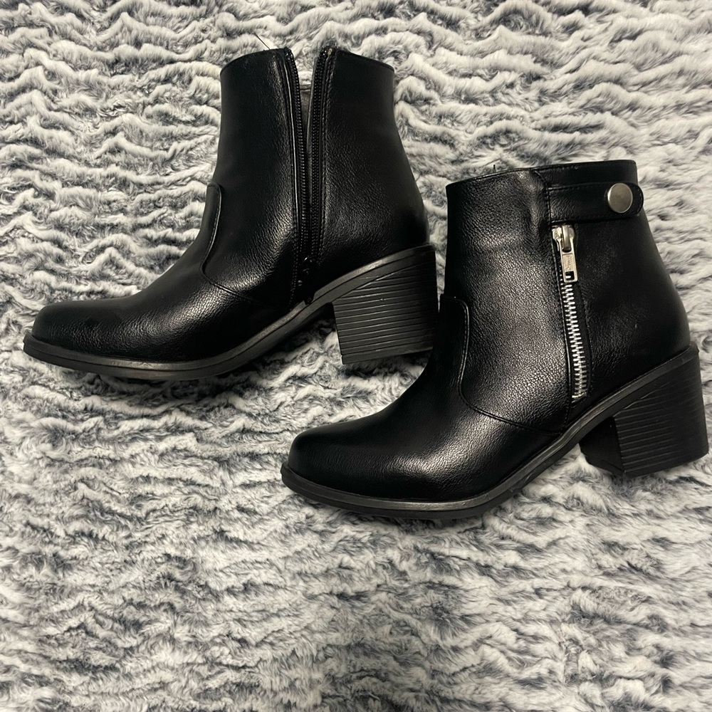 GENUINE SPANISH LEATHER size 7